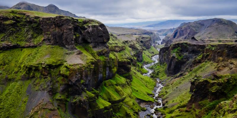Thorsmork bergen canyon en rivier nabij Skogar in IJsland