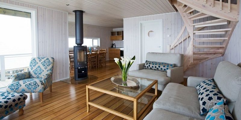 Malangen-deluxe-cabin-met-zeezicht-Noorwegen