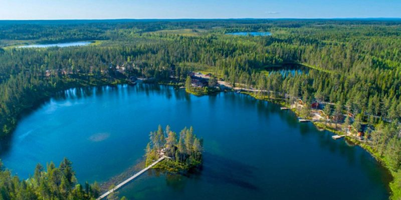 Pinetree-Lodge-luchtfoto-Zweeds-Lapland