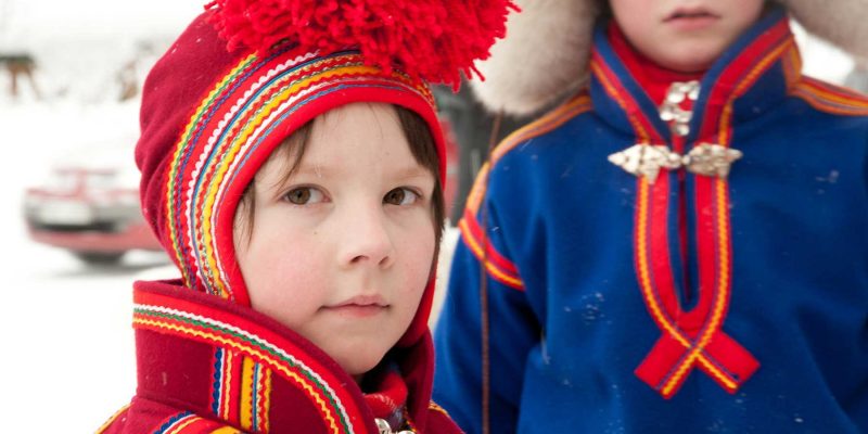 Sami-kinderen-in-Lapland-winter