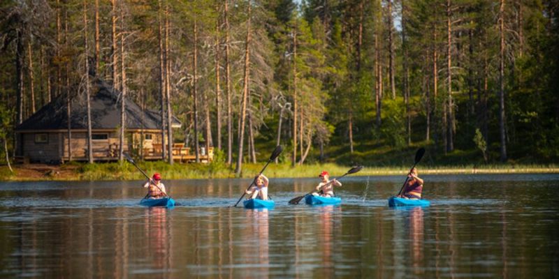 kajakken bij de Pinetree Lodge in Zweeds Lapland - Verblijf in een lodge met Nordic