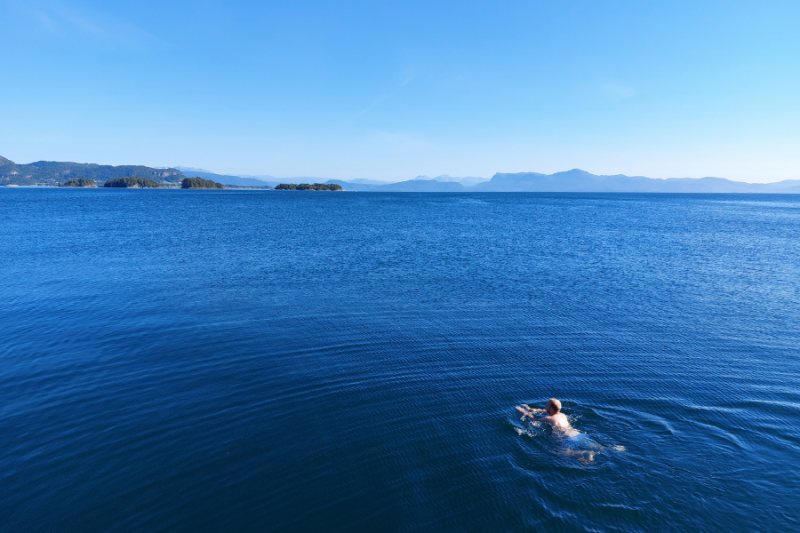 Zwemmen in de fjord bij Solstrand Hotel & Bad
