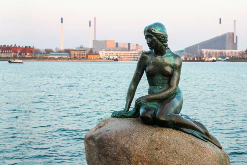 De-kleine-zeemeermin-in-Kopenhagen-met-Nordic