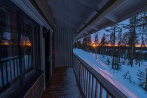 Terras in de sneeuw in de Valkea Lodge met Nordic