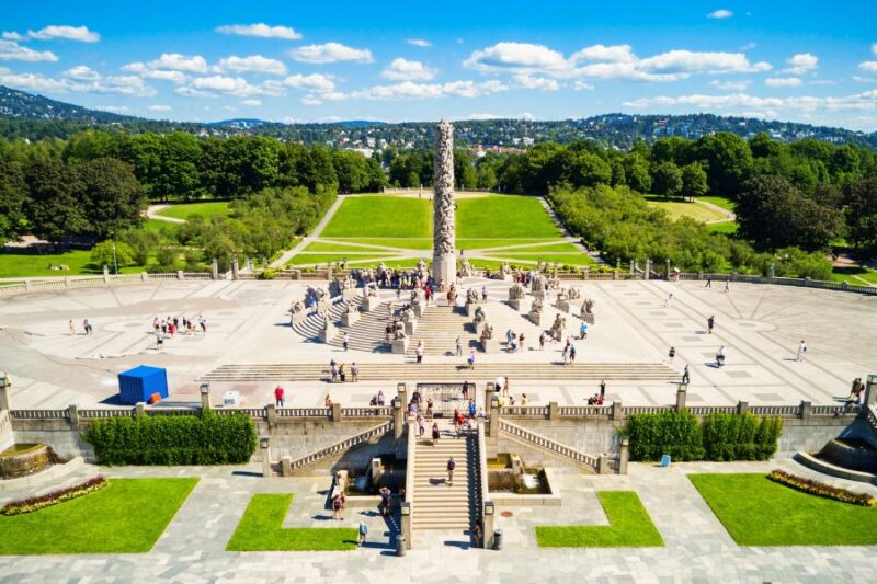Het bekende beeldenpark, Vigelandpark, in Oslo